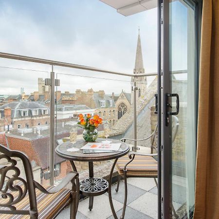 The George Street Hotel Oxford Buitenkant foto A balcony at the hotel