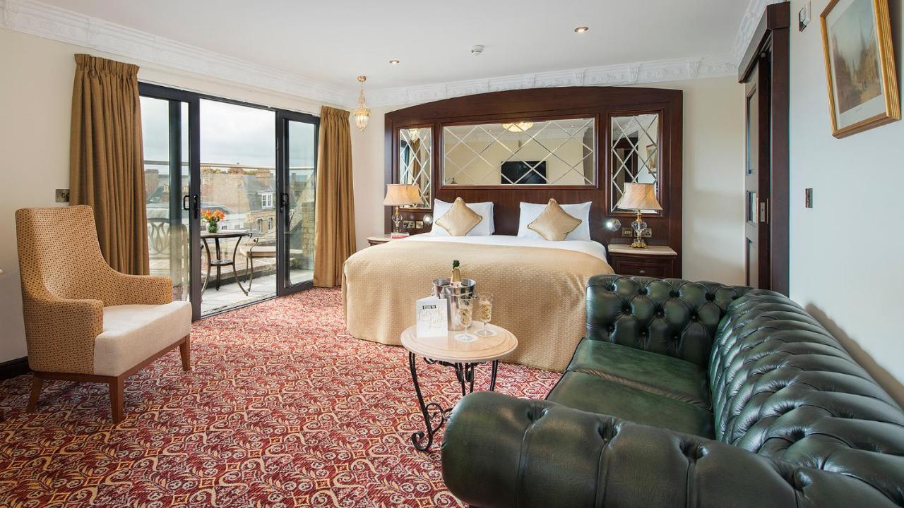 The George Street Hotel Oxford Buitenkant foto A suite on board