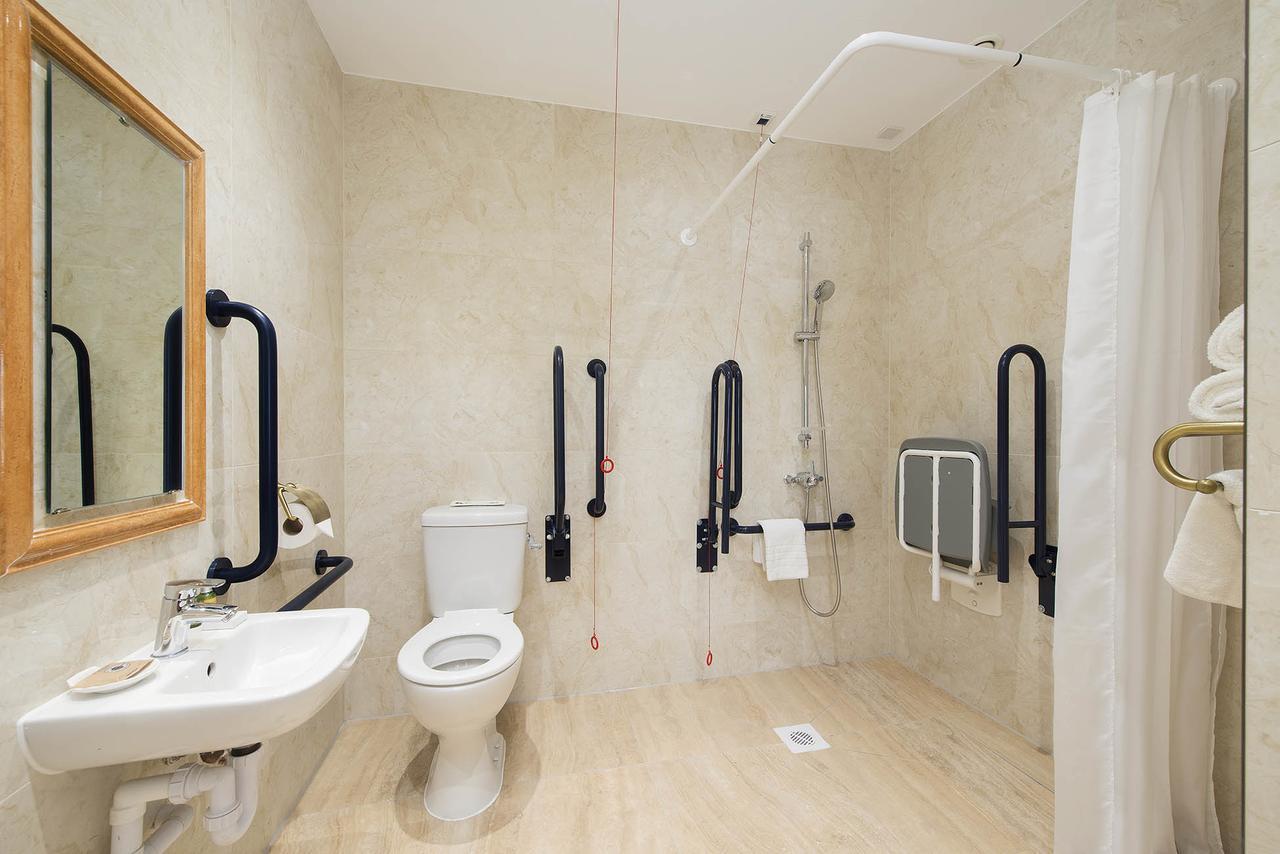 The George Street Hotel Oxford Buitenkant foto Disabled toilet with alarm