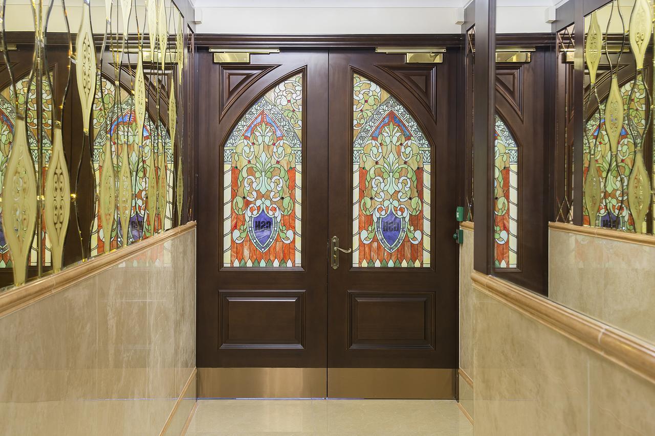The George Street Hotel Oxford Buitenkant foto The doors of the sanctuary