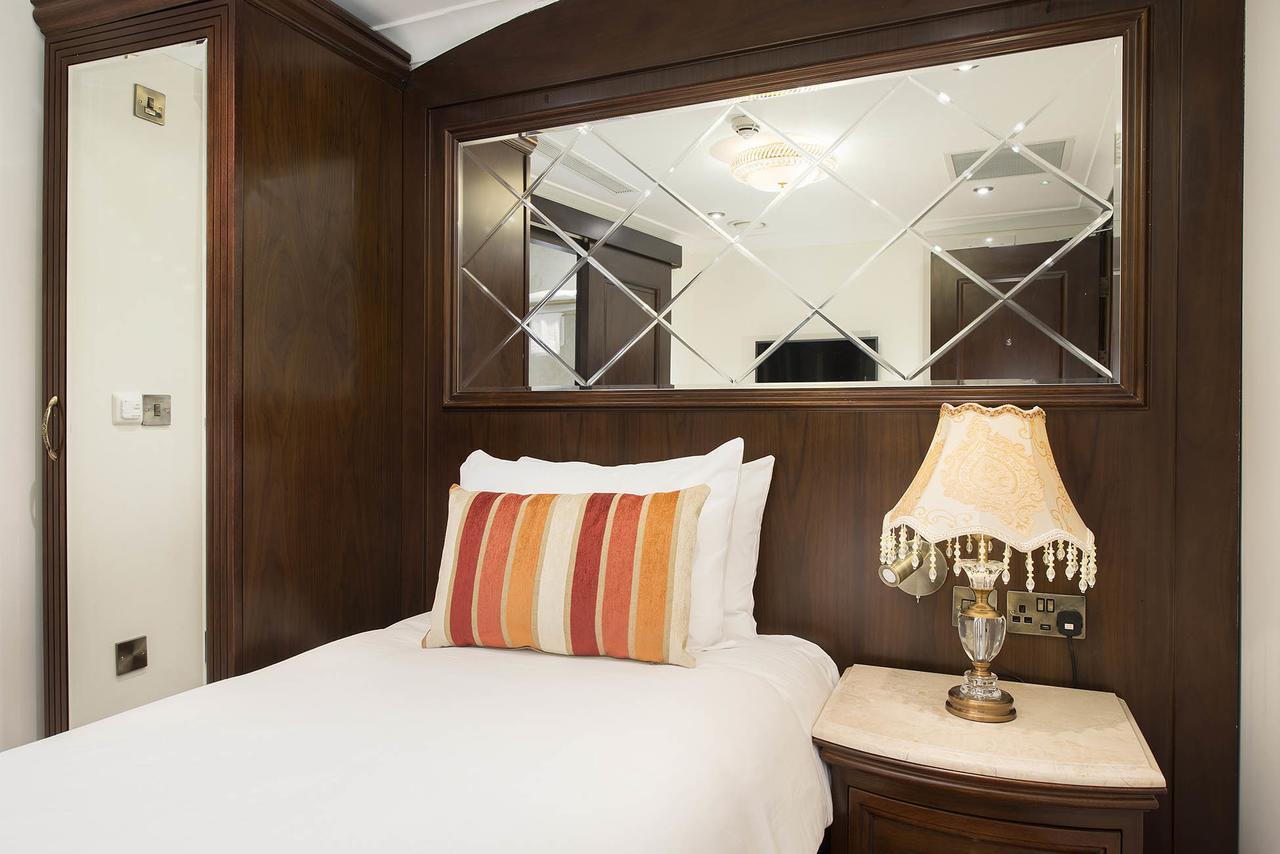 The George Street Hotel Oxford Buitenkant foto A single room
