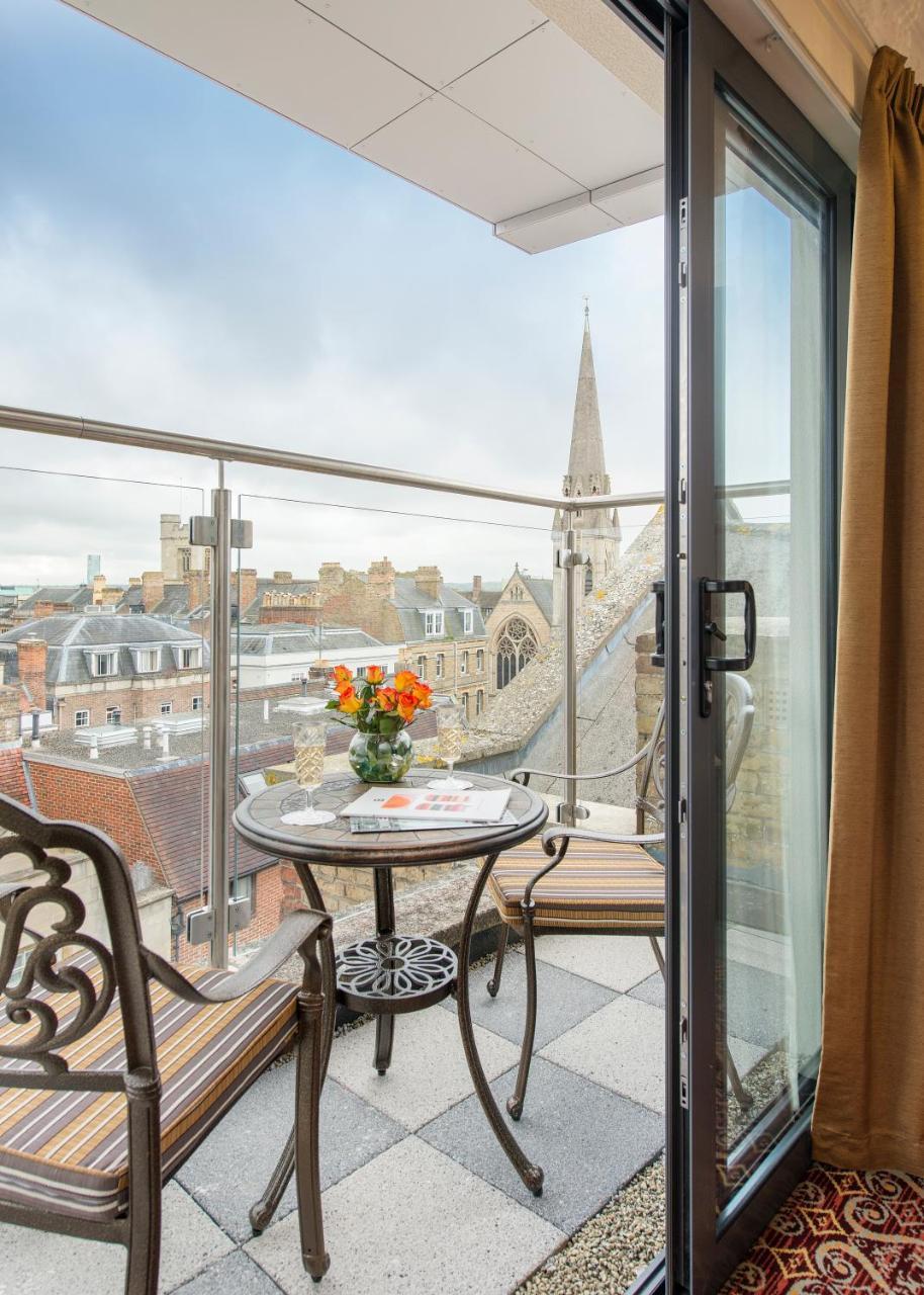 The George Street Hotel Oxford Buitenkant foto A balcony at the hotel